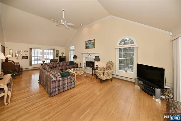 $1,650,000 | 513 Lydia Lane, Wyckoff, NJ 07481