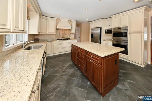 $1,650,000 | 513 Lydia Lane, Wyckoff, NJ 07481