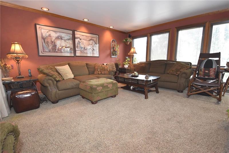314 Old Farm Road Pittsburgh, PA 15228 - Photo 11 of 25 Gallery Image 11