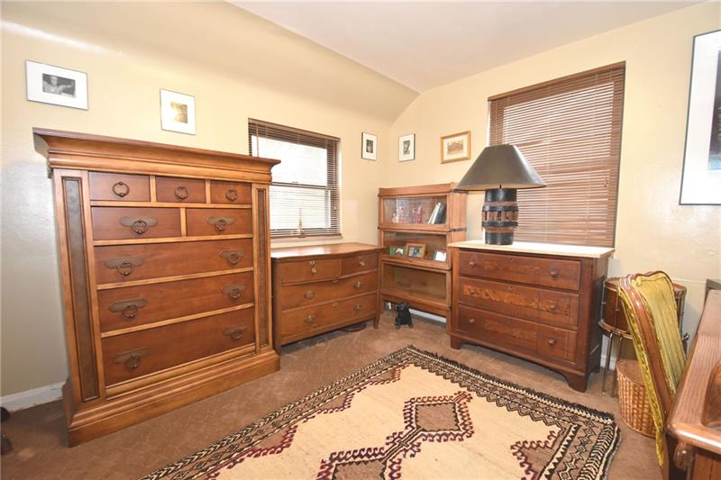 314 Old Farm Road Pittsburgh, PA 15228 - Photo 17 of 25 Gallery Image 17