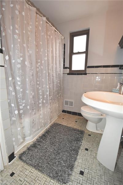 314 Old Farm Road Pittsburgh, PA 15228 - Photo 18 of 25 Gallery Image 18
