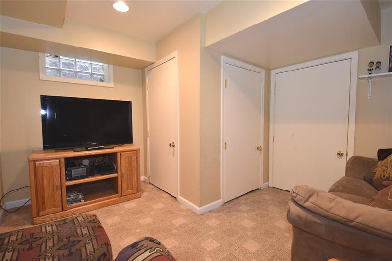 314 Old Farm Road Pittsburgh, PA 15228 - Photo 19 of 25 Gallery Image 19