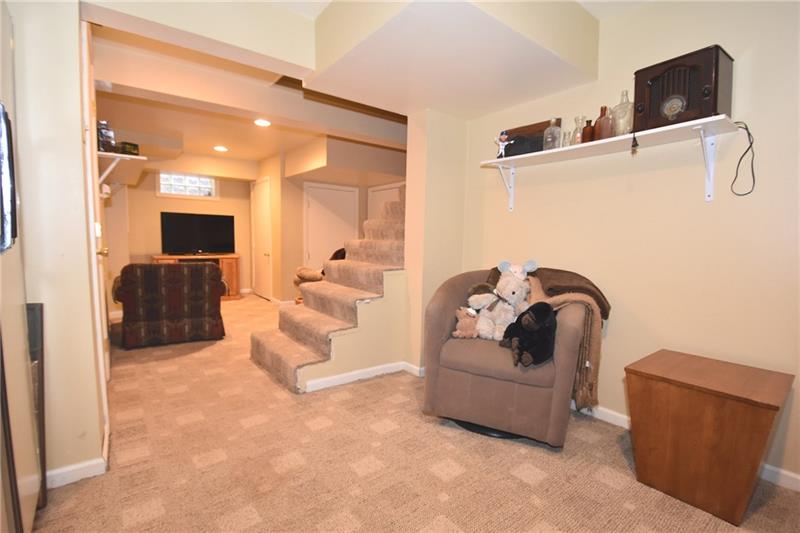 314 Old Farm Road Pittsburgh, PA 15228 - Photo 20 of 25 Gallery Image 20