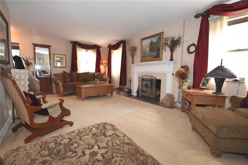 314 Old Farm Road Pittsburgh, PA 15228 - Photo 4 of 25 Gallery Image 4