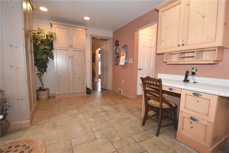 314 Old Farm Road Pittsburgh, PA 15228 - Photo 9 of 25 Gallery Image 9