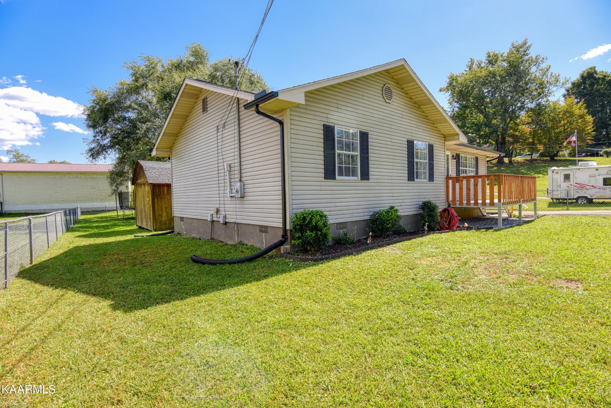 1141 Loop Road La Follette, TN 37766 - Photo 4 of 23