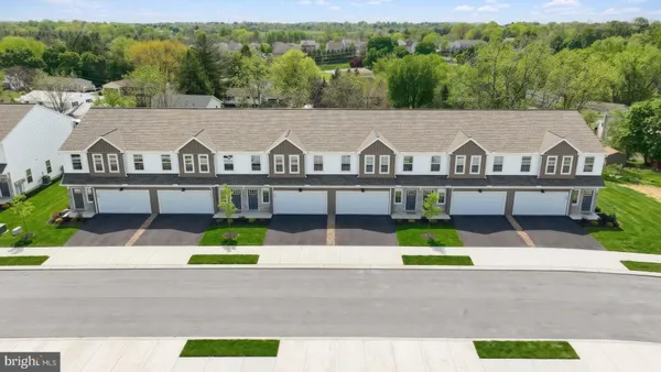 $319,700 | 7849 Oakbrook Drive, Harrisburg, PA 17112