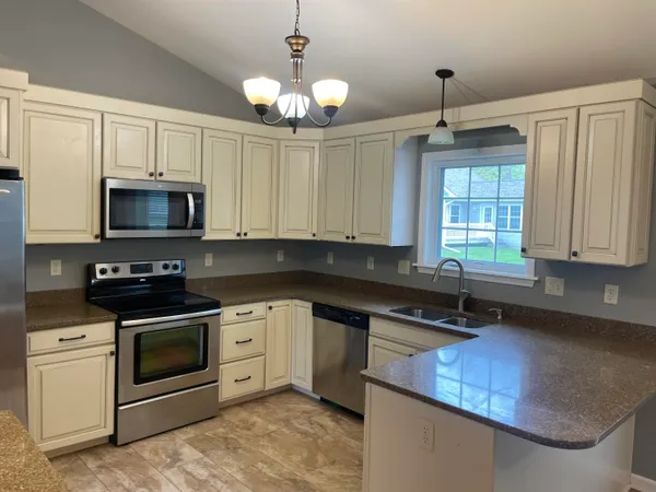 $274,900 | 113 Beacon Ridge Drive, Battle Creek, MI 49017