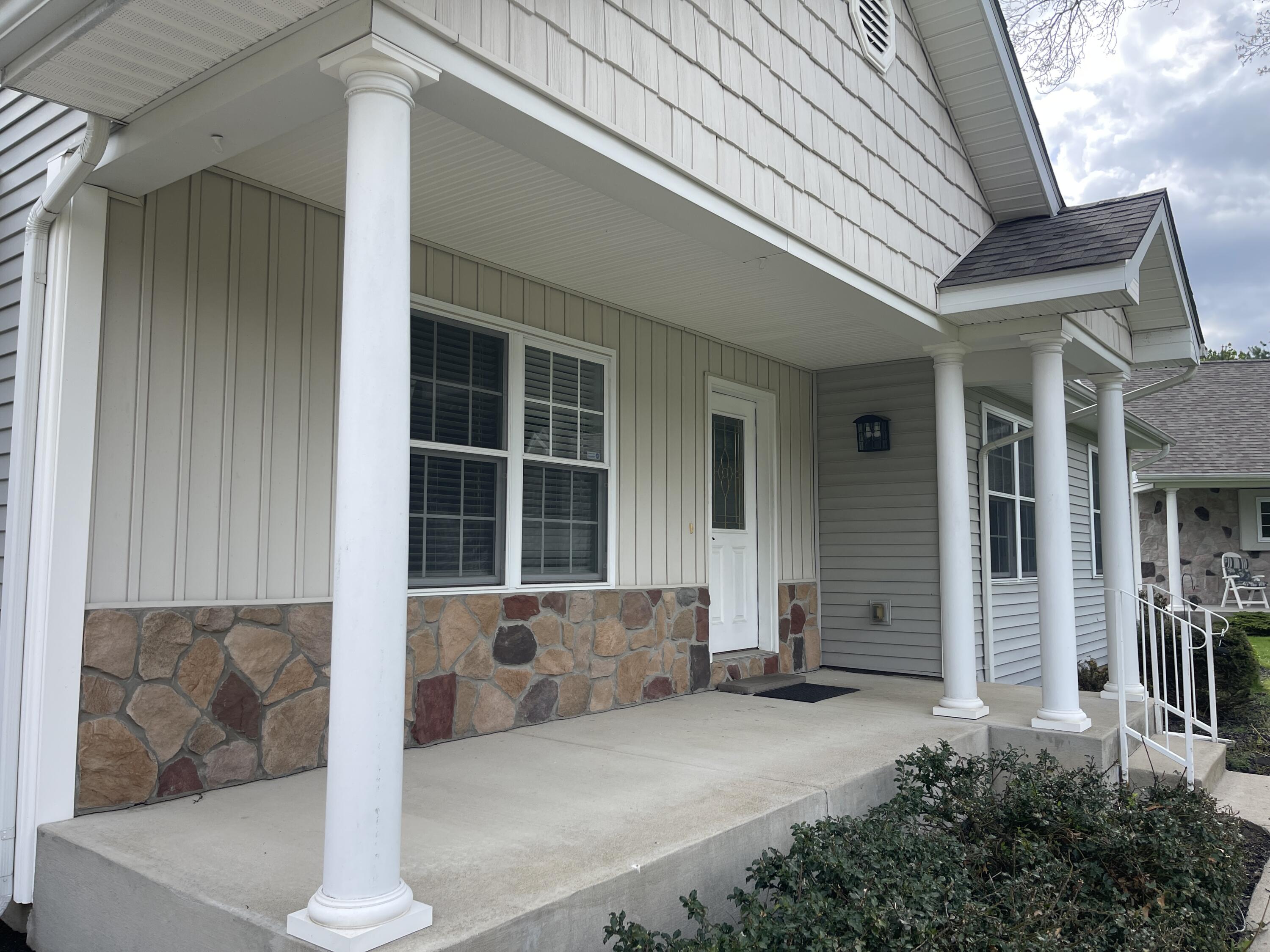 113 Beacon Ridge Drive Battle Creek, MI 49017 - Photo 2 of 53 IMG_5603
