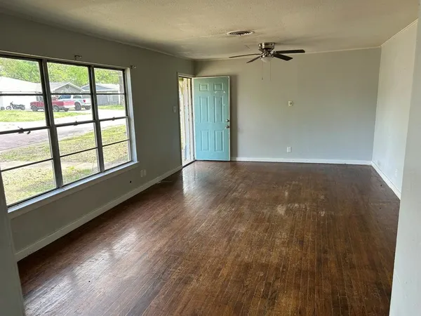 $189,000 | 119 Vandenburg Drive, Denison, TX 75020