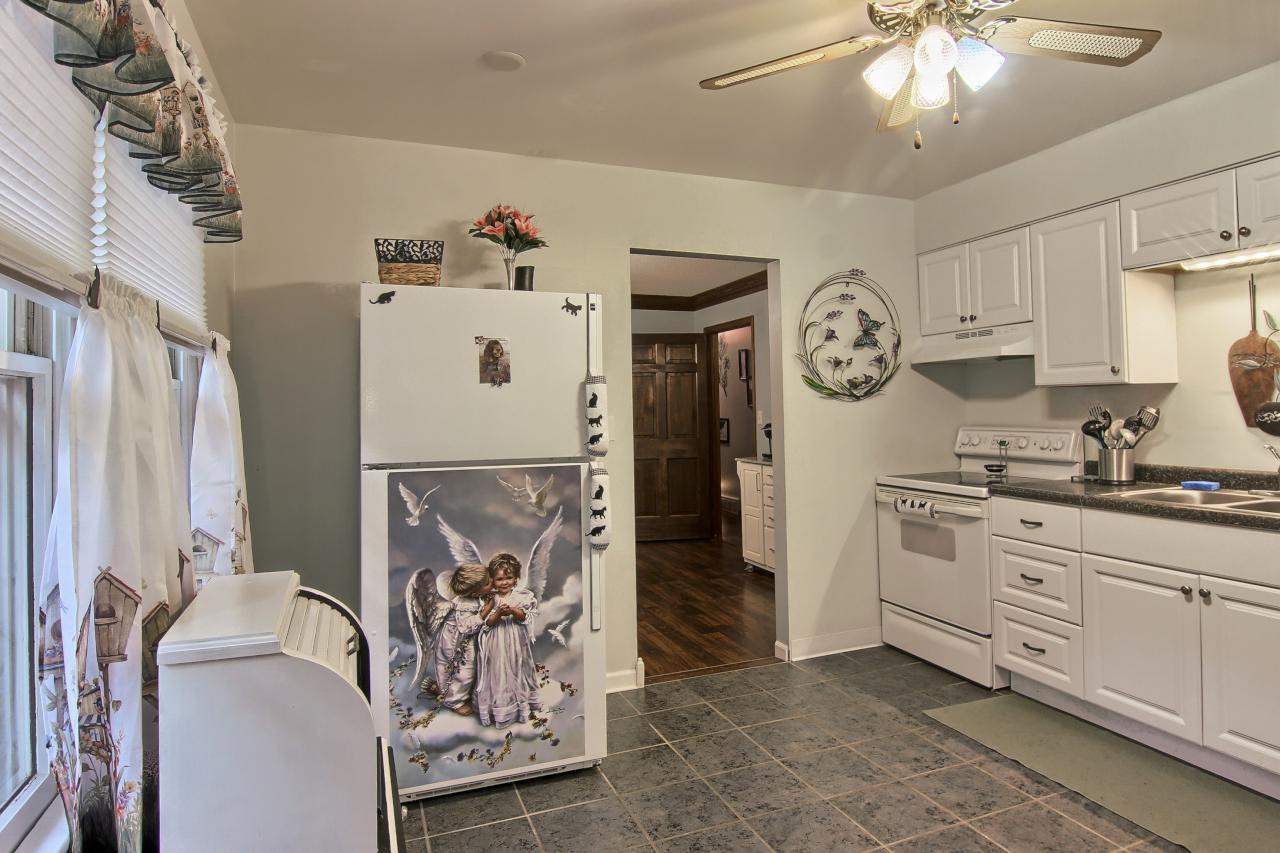 807 Westminster Road Traverse City, MI 49686 - Photo 6 of 21 1822756-5.JPG