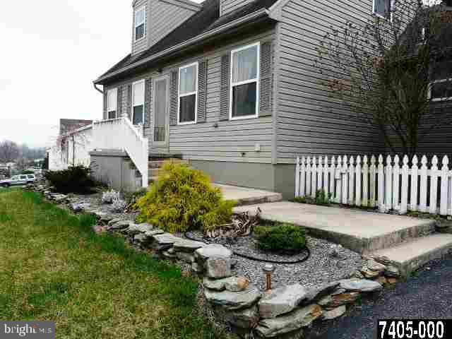 240 Edinburgh Road York, PA 17406 - Photo 2 of 6 Gallery Image 2