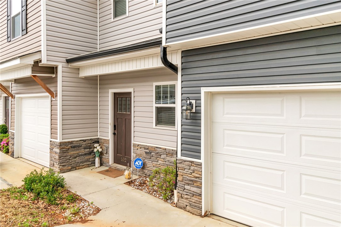 102 Ventura Street Anderson, SC 29621 - Photo 3 of 22 Garage/entrance