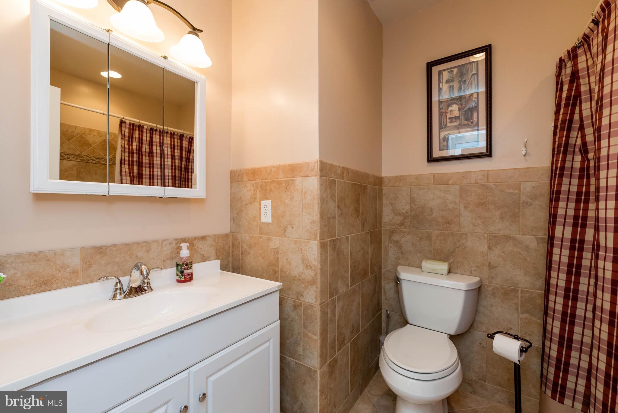 28 Brookfield Road Pasadena, MD 21122 - Photo 19 of 28 Bath of main hall