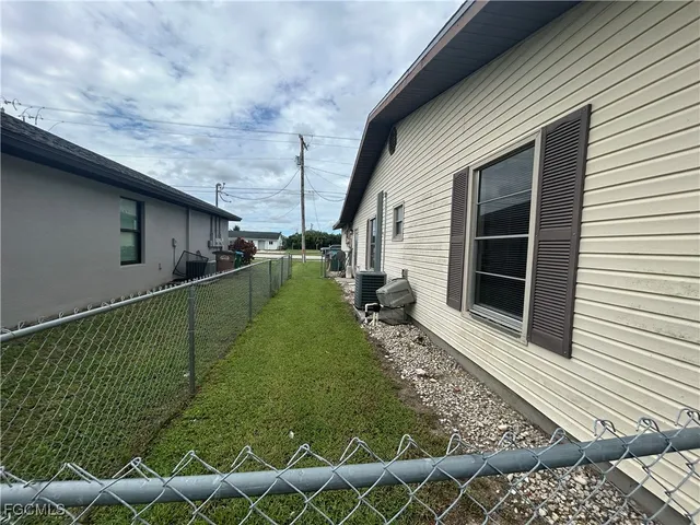 a view of an outdoor space