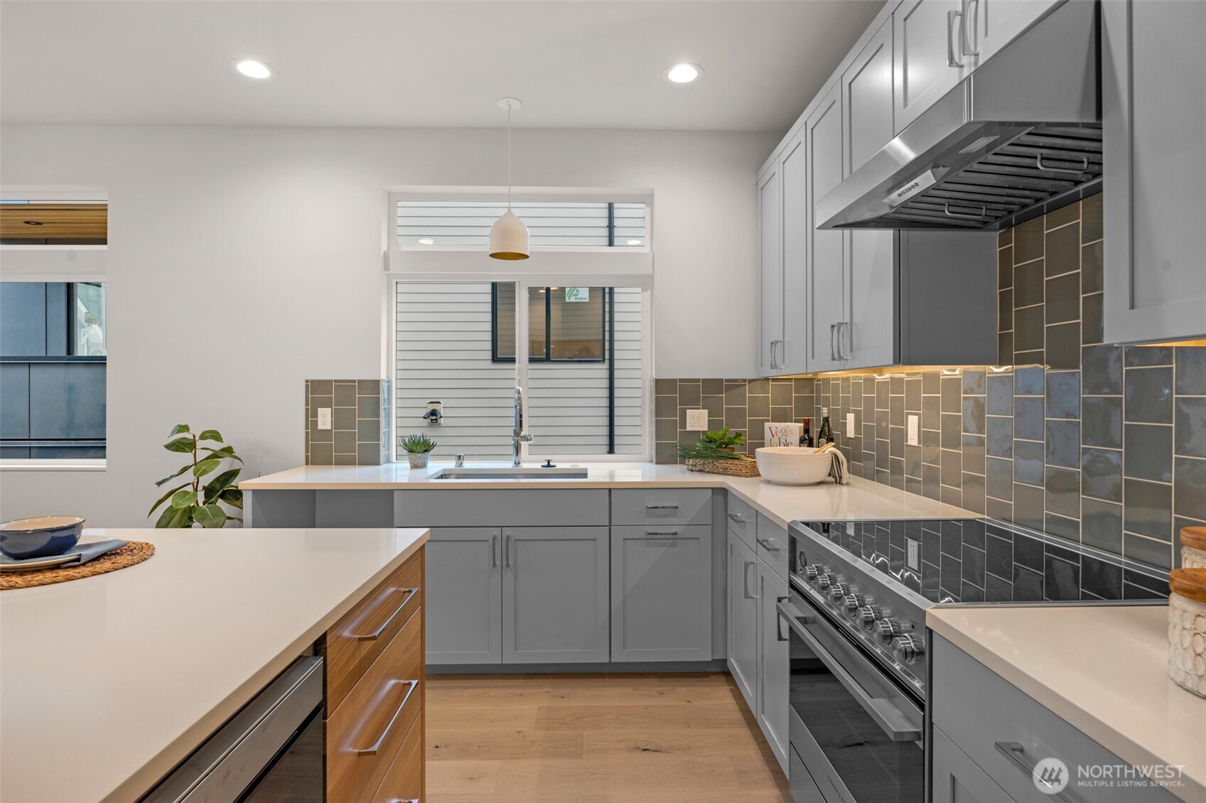 1412 North 47th Street, Unit B Seattle, WA 98103 - Photo 16 of 36