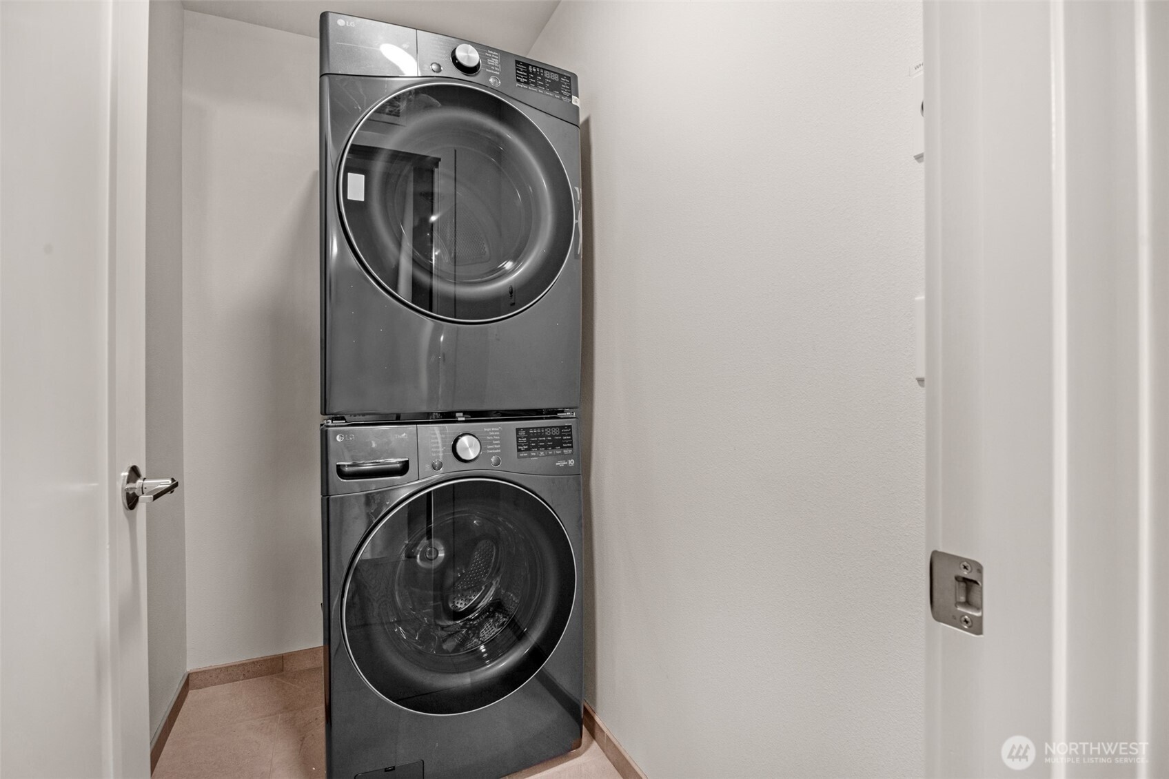 1412 North 47th Street, Unit B Seattle, WA 98103 - Photo 22 of 36