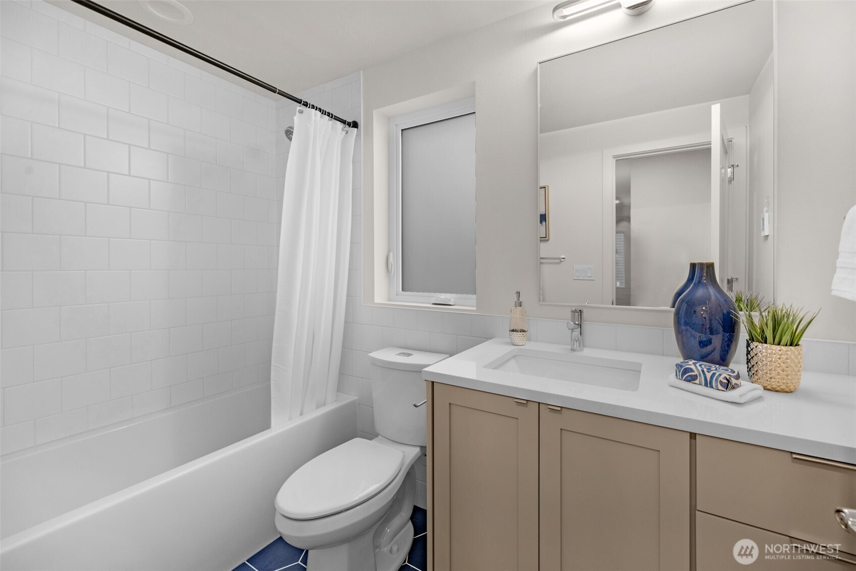 1412 North 47th Street, Unit B Seattle, WA 98103 - Photo 8 of 36