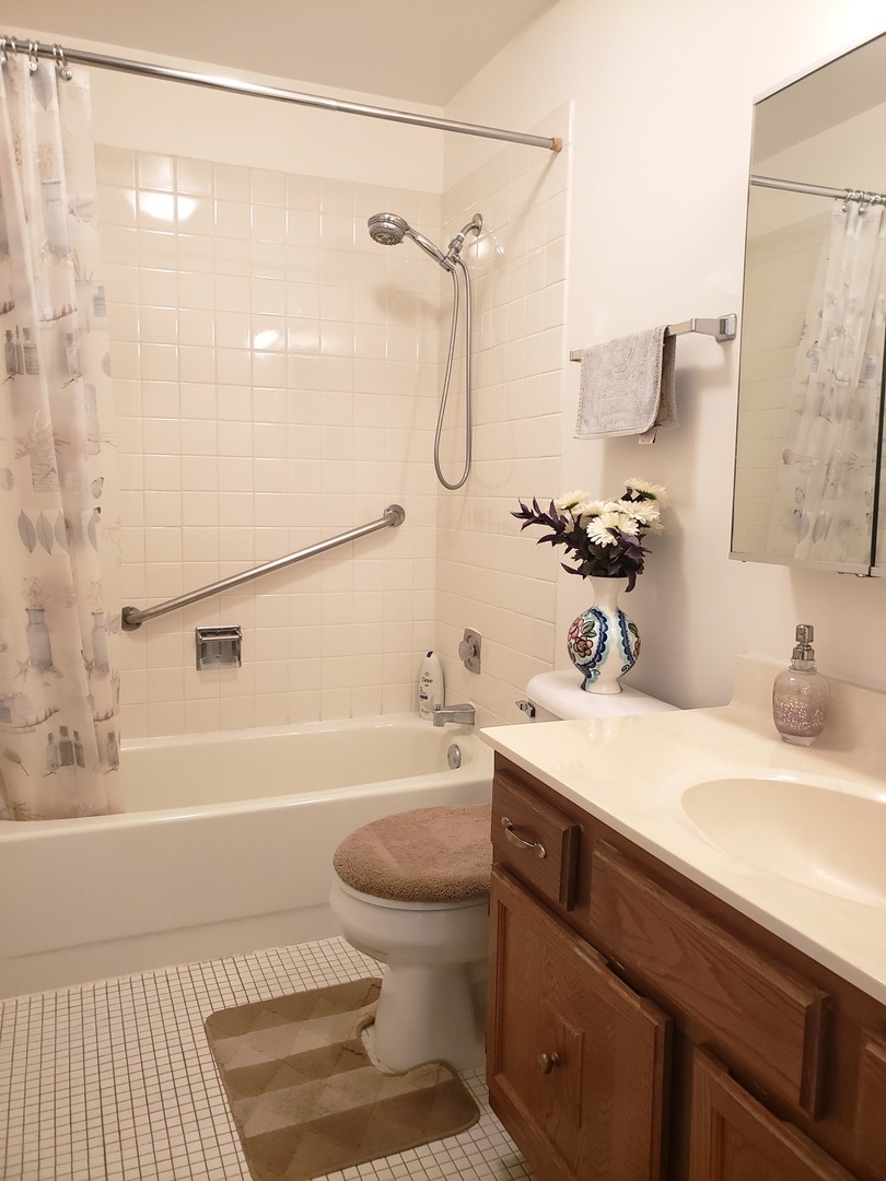 4100 Triumvera Drive, Unit B405 Glenview, IL 60025 - Photo 16 of 25