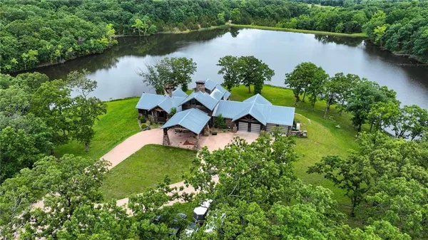 $2,999,000 | 21616 Poorboy Road, Warsaw, MO 65355
