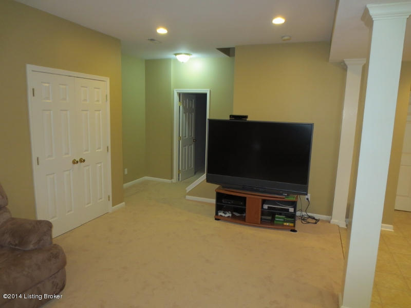 1502 Autumn Ridge Road Louisville, KY 40242 - Photo 37 of 62 IMG_0063 (800x600)