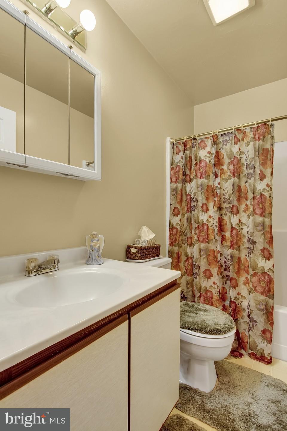 Center Street, Unit 177 Hanover, PA 17331 - Photo 17 of 26 Bathroom from Hallway