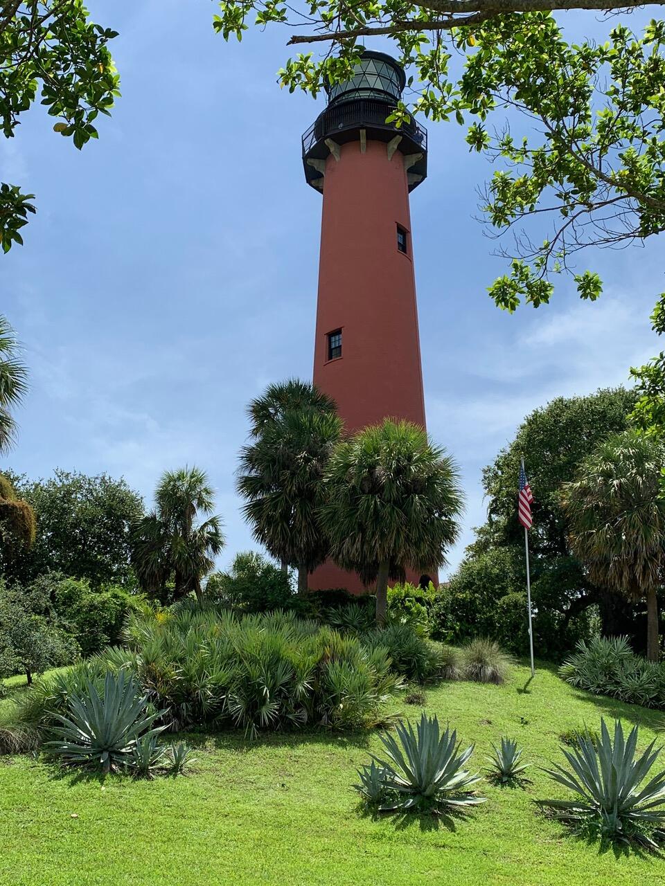 353 Highway 1, Unit C7 Jupiter, FL 33477 - Photo 44 of 45 a view of a garden with a fountain