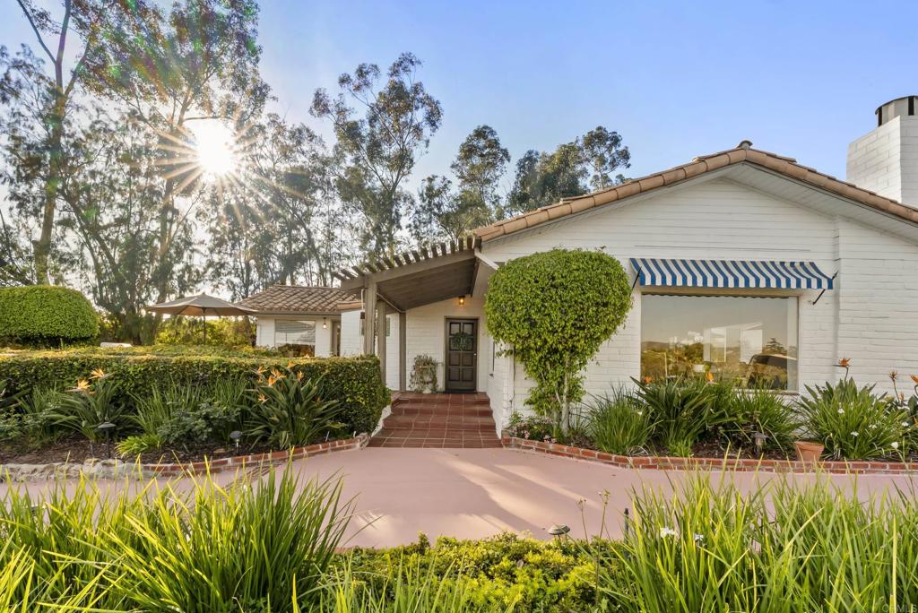 6416 Lago Lindo Rancho Santa Fe, CA 92067 - Photo 2 of 16