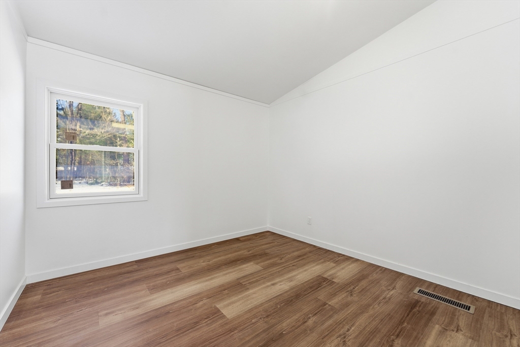 37 Sun Valley Road Holyoke, MA 01040 - Photo 16 of 22