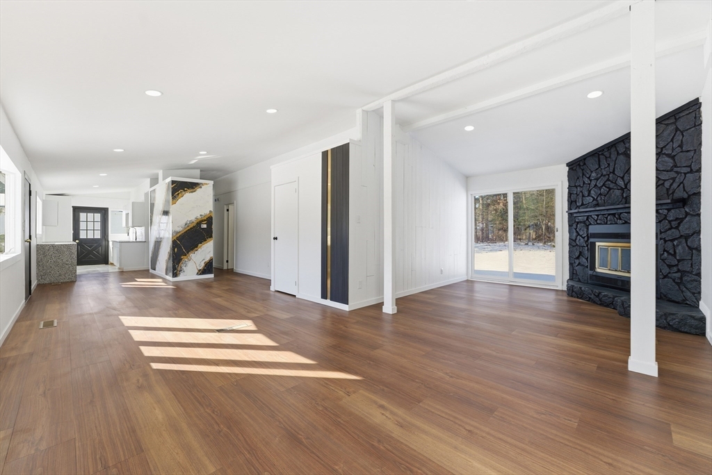 37 Sun Valley Road Holyoke, MA 01040 - Photo 4 of 22