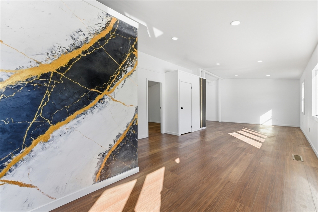 37 Sun Valley Road Holyoke, MA 01040 - Photo 6 of 22