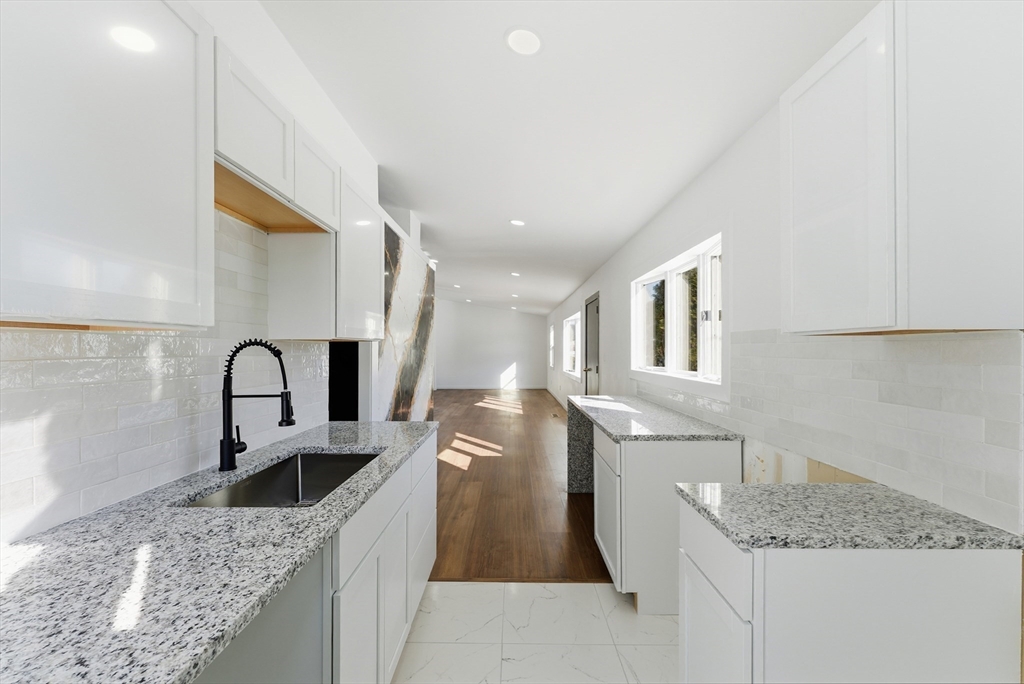 37 Sun Valley Road Holyoke, MA 01040 - Photo 8 of 23