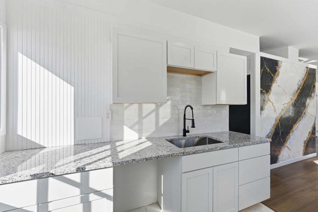 37 Sun Valley Road Holyoke, MA 01040 - Photo 8 of 22