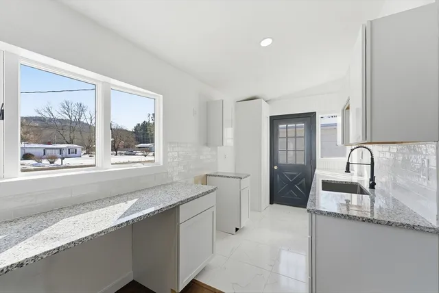 $359,900 | 37 Sun Valley Road, Holyoke, MA 01040