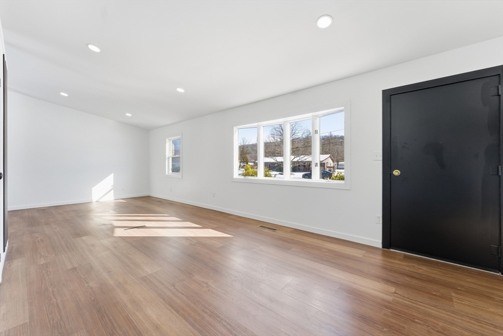 37 Sun Valley Road Holyoke, MA 01040 - Photo 10 of 22