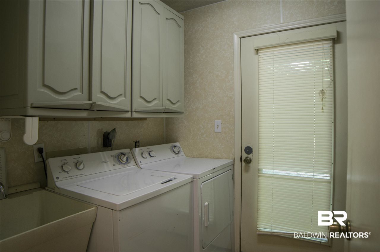 7255 Jay Lane Fairhope, AL 36532 - Photo 19 of 45 Laundry
