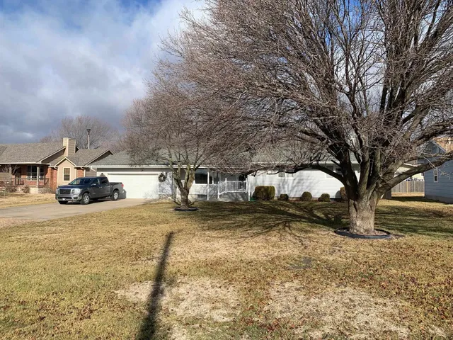 $210,000 | 700 East Central Street, Whitewater, KS 67154