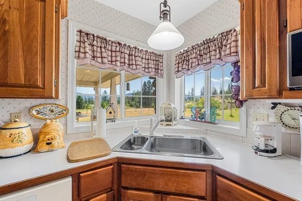 $1,000,000 | 76 Kifer Road, Kettle Falls, WA 99141