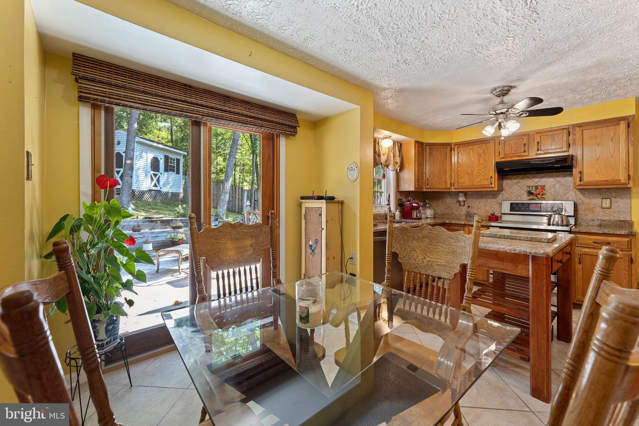 18817 Kerill Road Triangle, VA 22172 - Photo 14 of 49 Breakfast nook