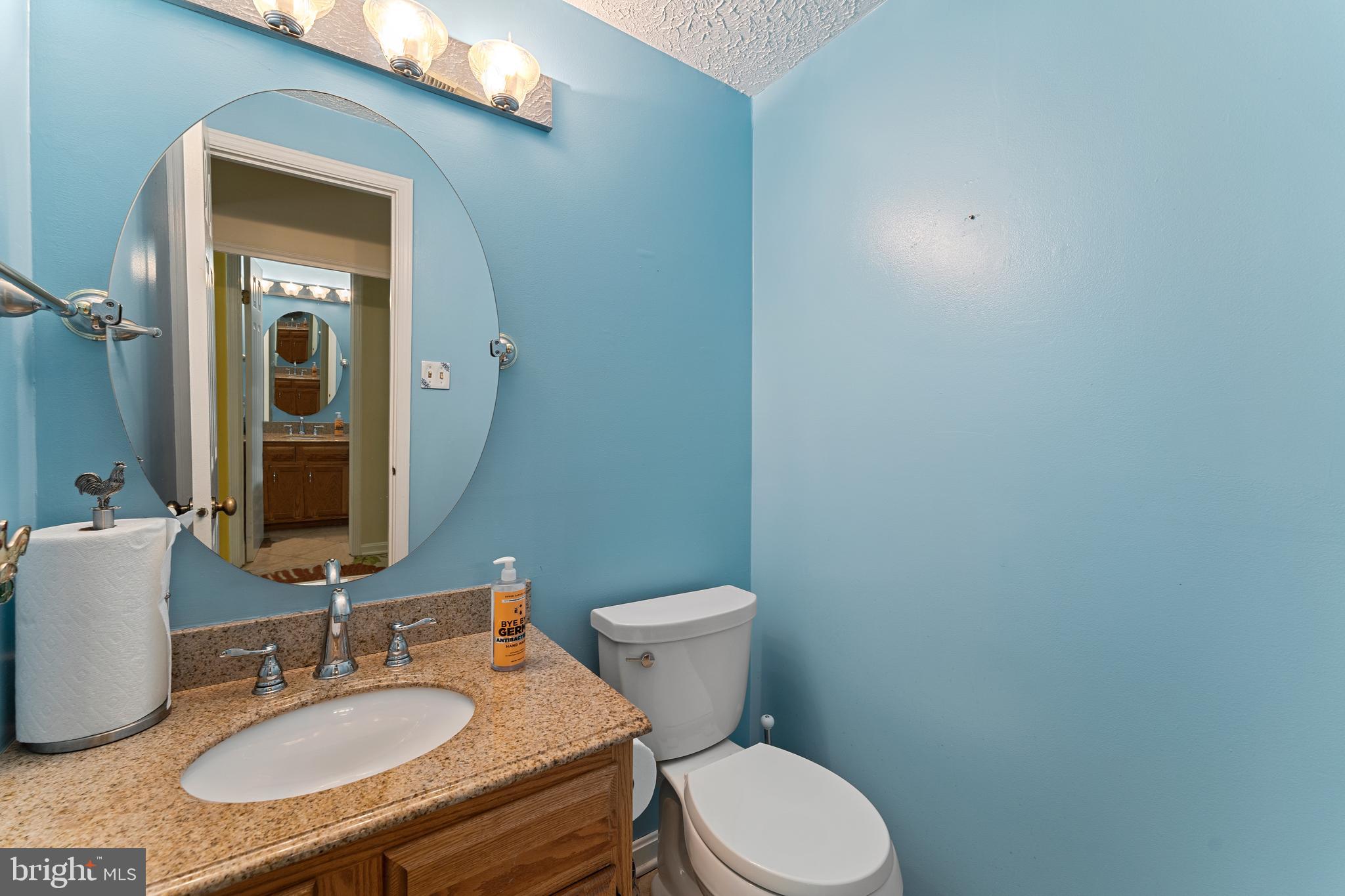 18817 Kerill Road Triangle, VA 22172 - Photo 17 of 49 Main level powder room