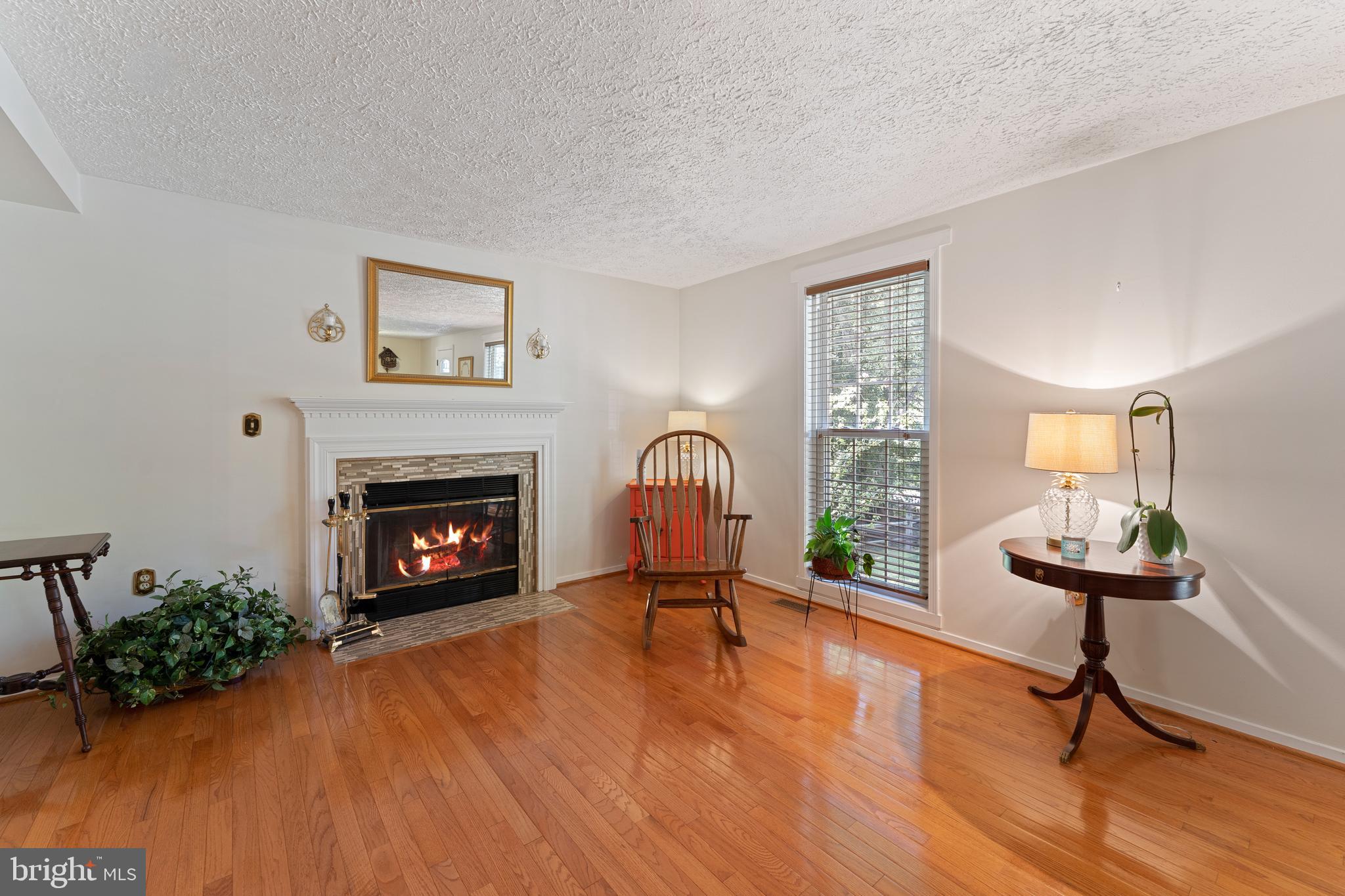 18817 Kerill Road Triangle, VA 22172 - Photo 5 of 49 Living room