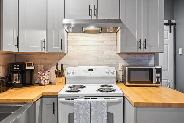 $750,000 | 113-115 Saco Avenue, Old Orchard Beach, ME 04064