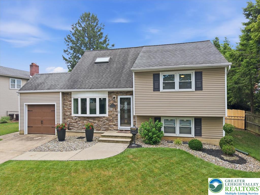 1928 Woodbury Road Bethlehem, PA 18017 - Photo 5 of 89