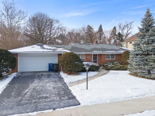 $699,900 | 661 Willow Road, Naperville, IL 60540