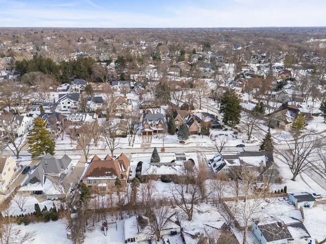 $699,900 | 661 Willow Road, Naperville, IL 60540