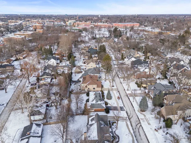 $699,900 | 661 Willow Road, Naperville, IL 60540