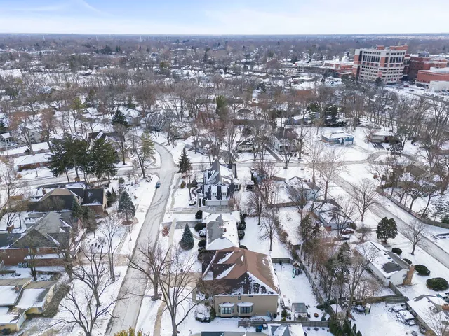 $699,900 | 661 Willow Road, Naperville, IL 60540