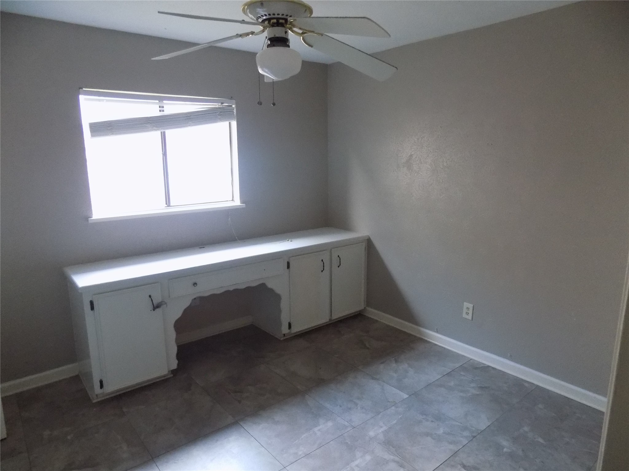 16807 Clan MacIntosh Drive Houston, TX 77084 - Photo 11 of 14 an empty room with a window