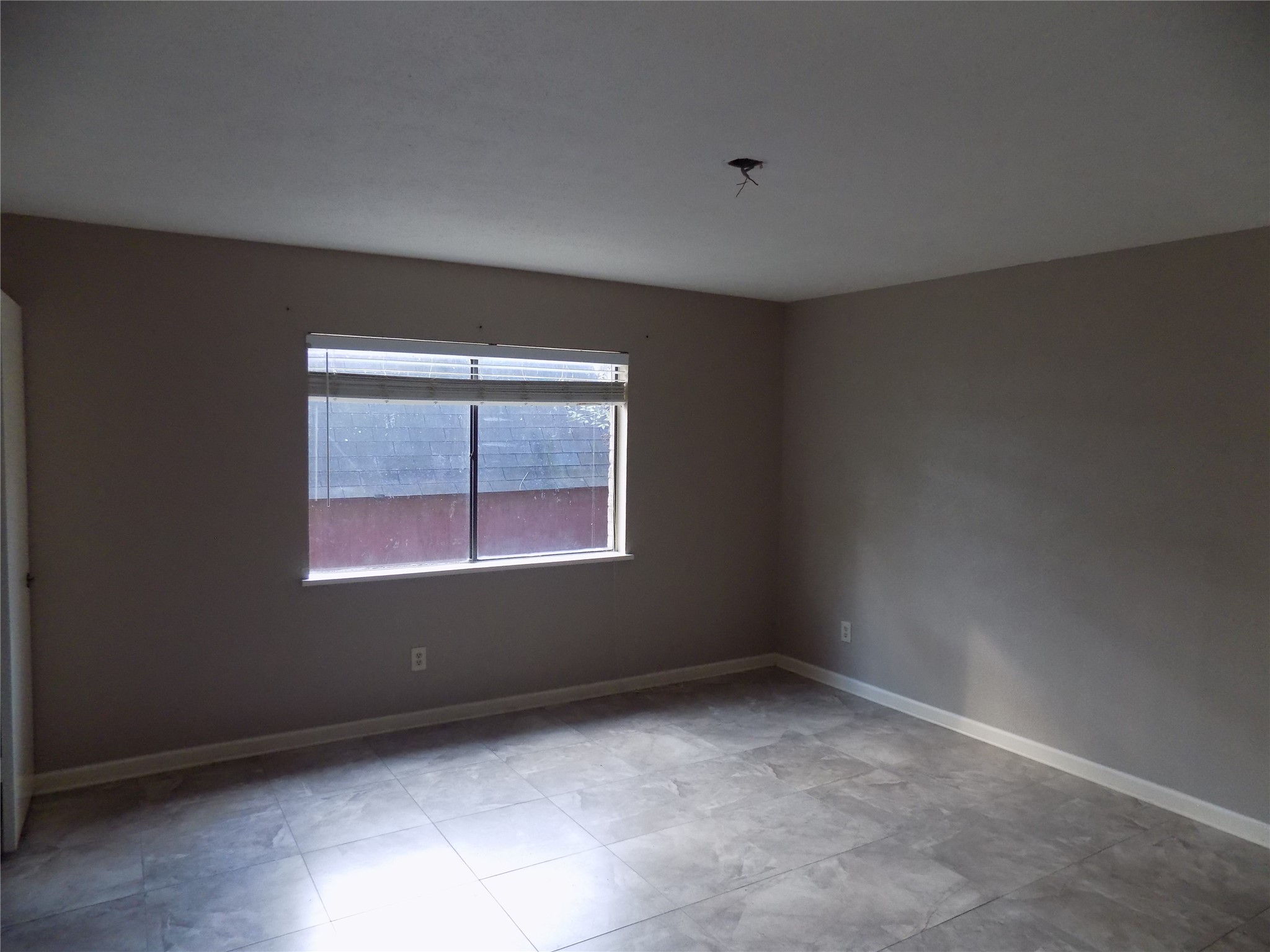 16807 Clan MacIntosh Drive Houston, TX 77084 - Photo 7 of 14 an empty room with a window