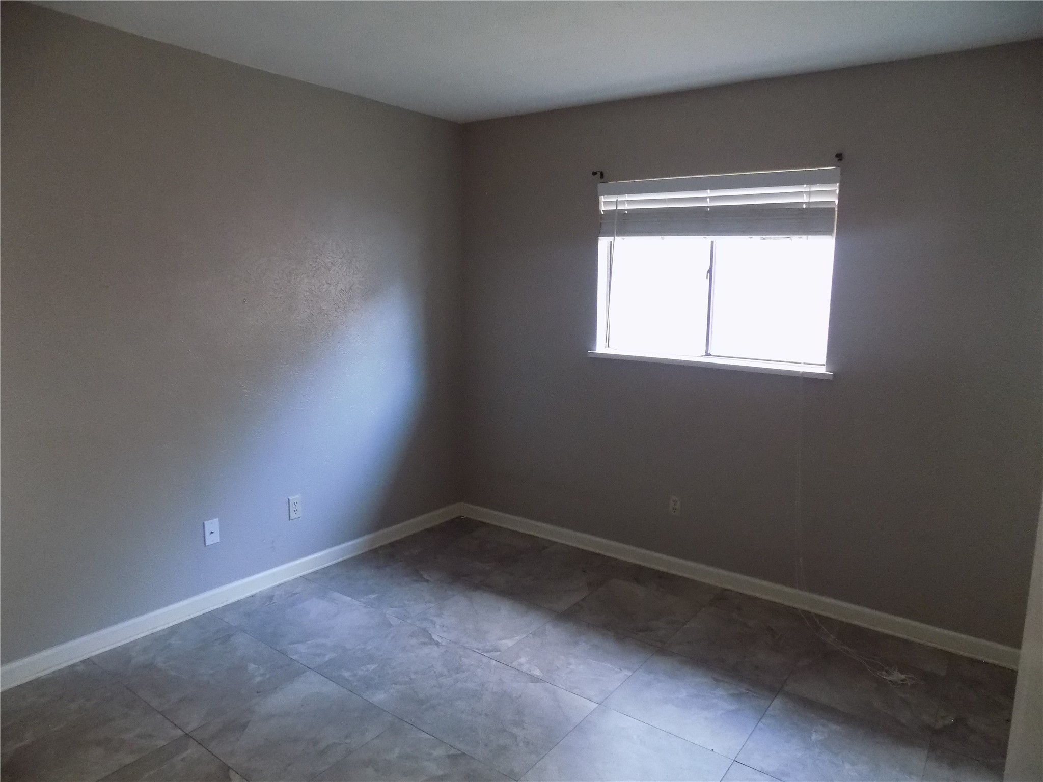 16807 Clan MacIntosh Drive Houston, TX 77084 - Photo 9 of 14 an empty room with a window
